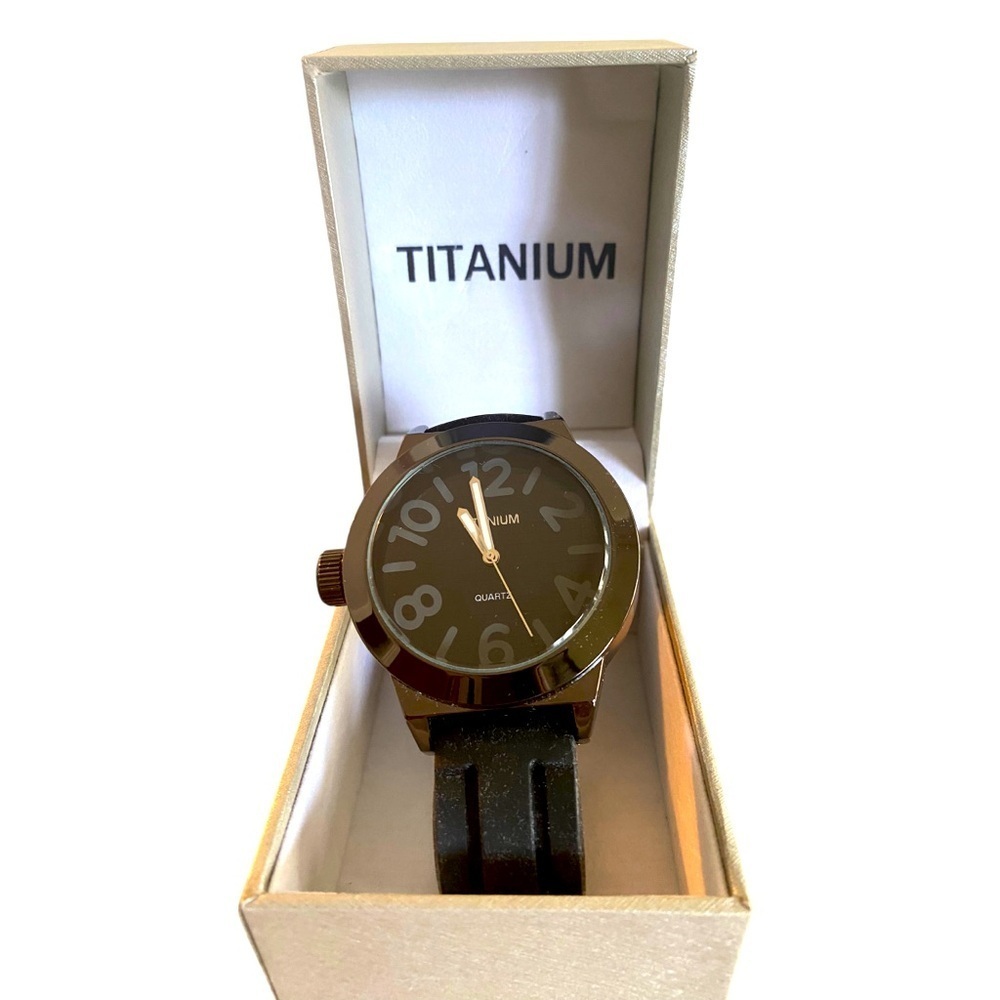 Men's Black Quartz Watch by Titanium stainless steel back base metal bezel